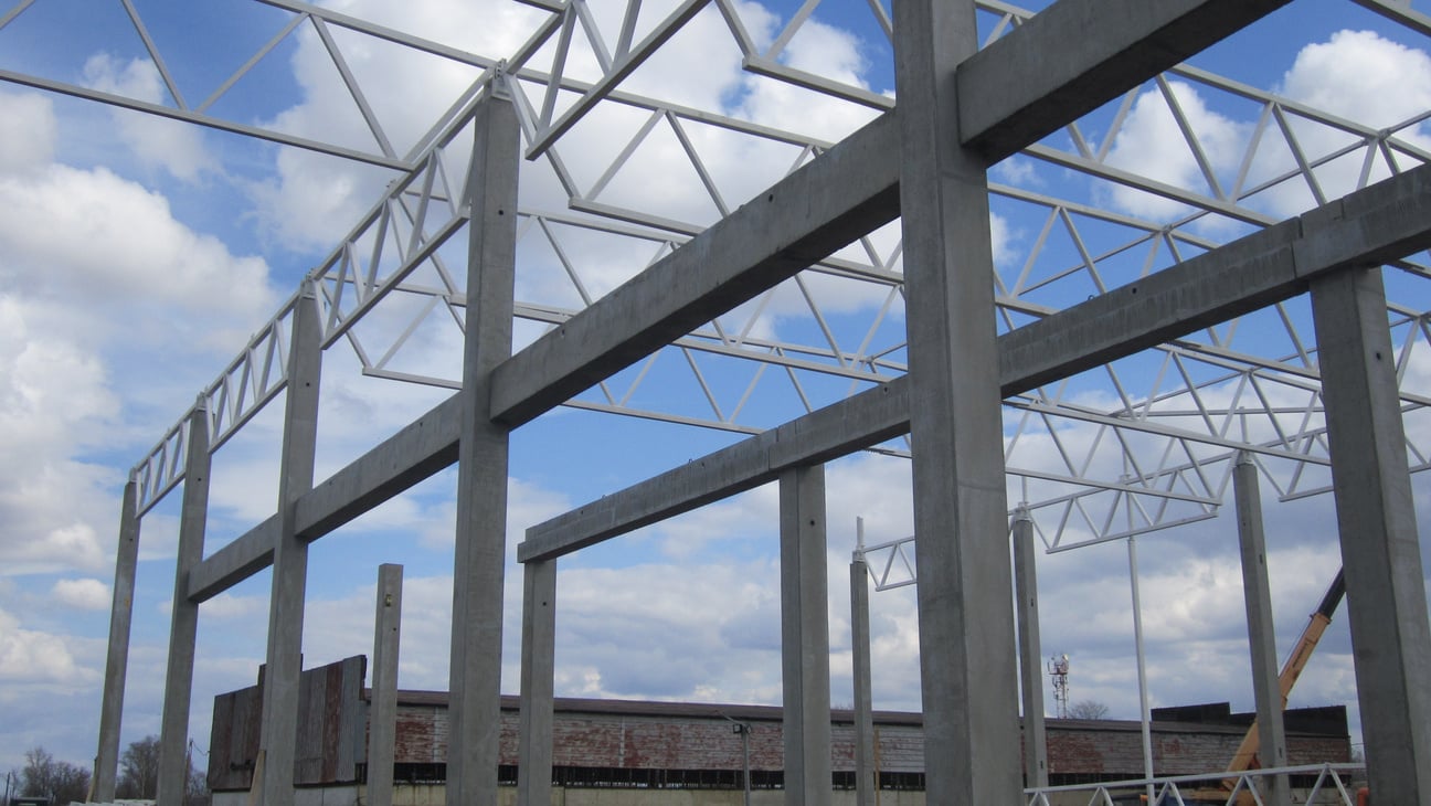 Installation of a steel farm building